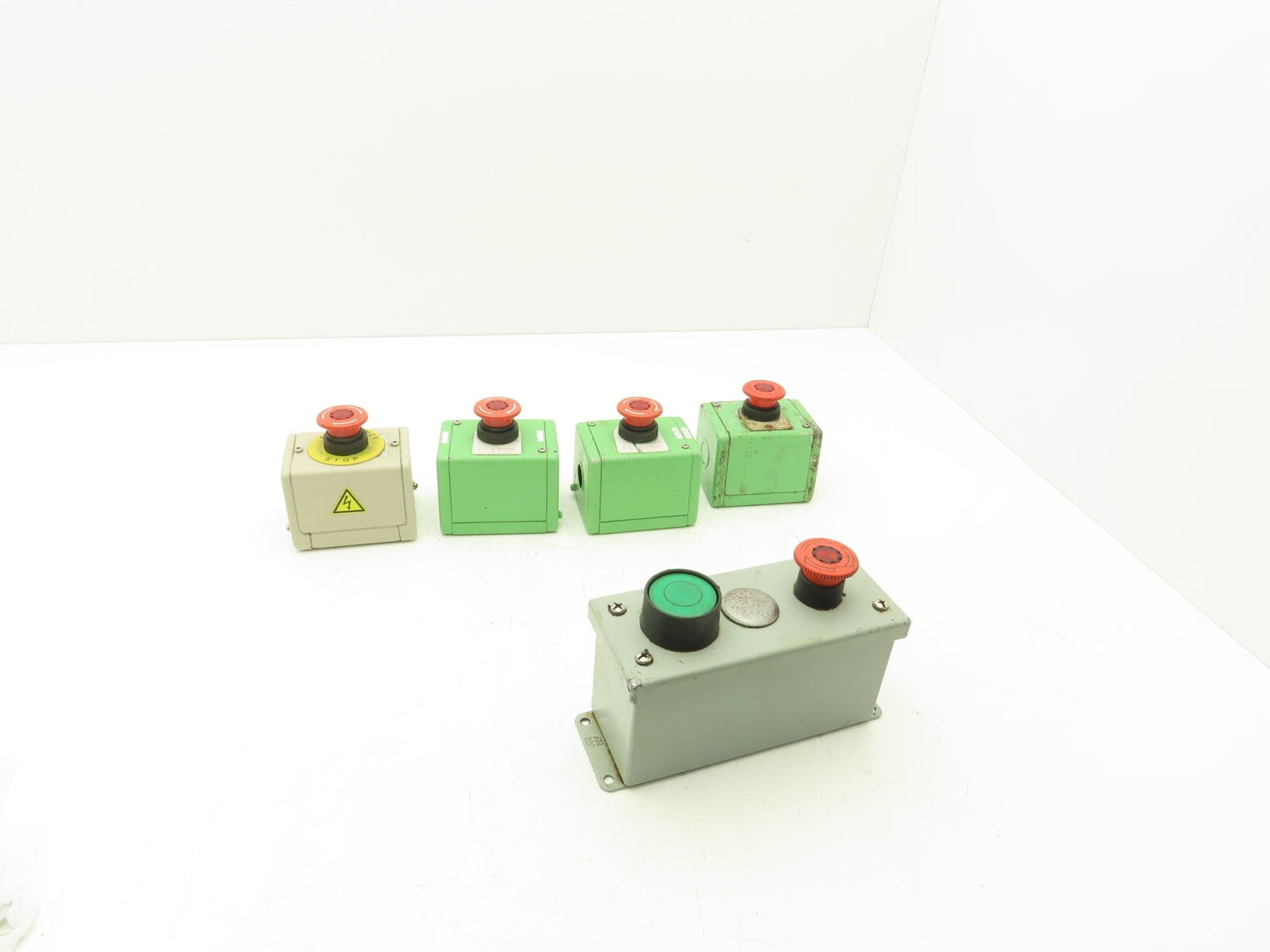 Fuji Electric E-Stop Mushroom Pushbutton Switch 30mm Lot of 5 Enclosures