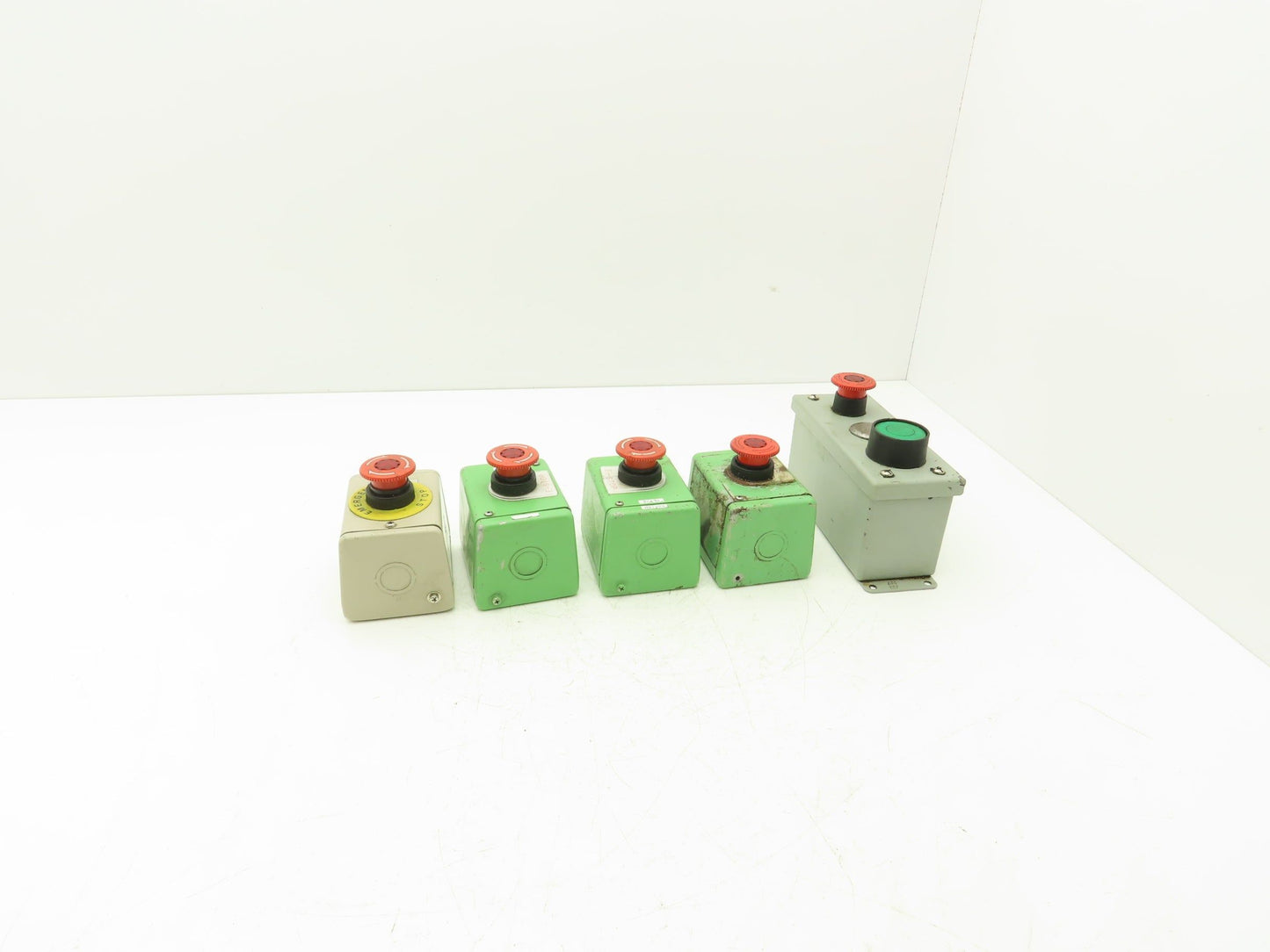 Fuji Electric E-Stop Mushroom Pushbutton Switch 30mm Lot of 5 Enclosures