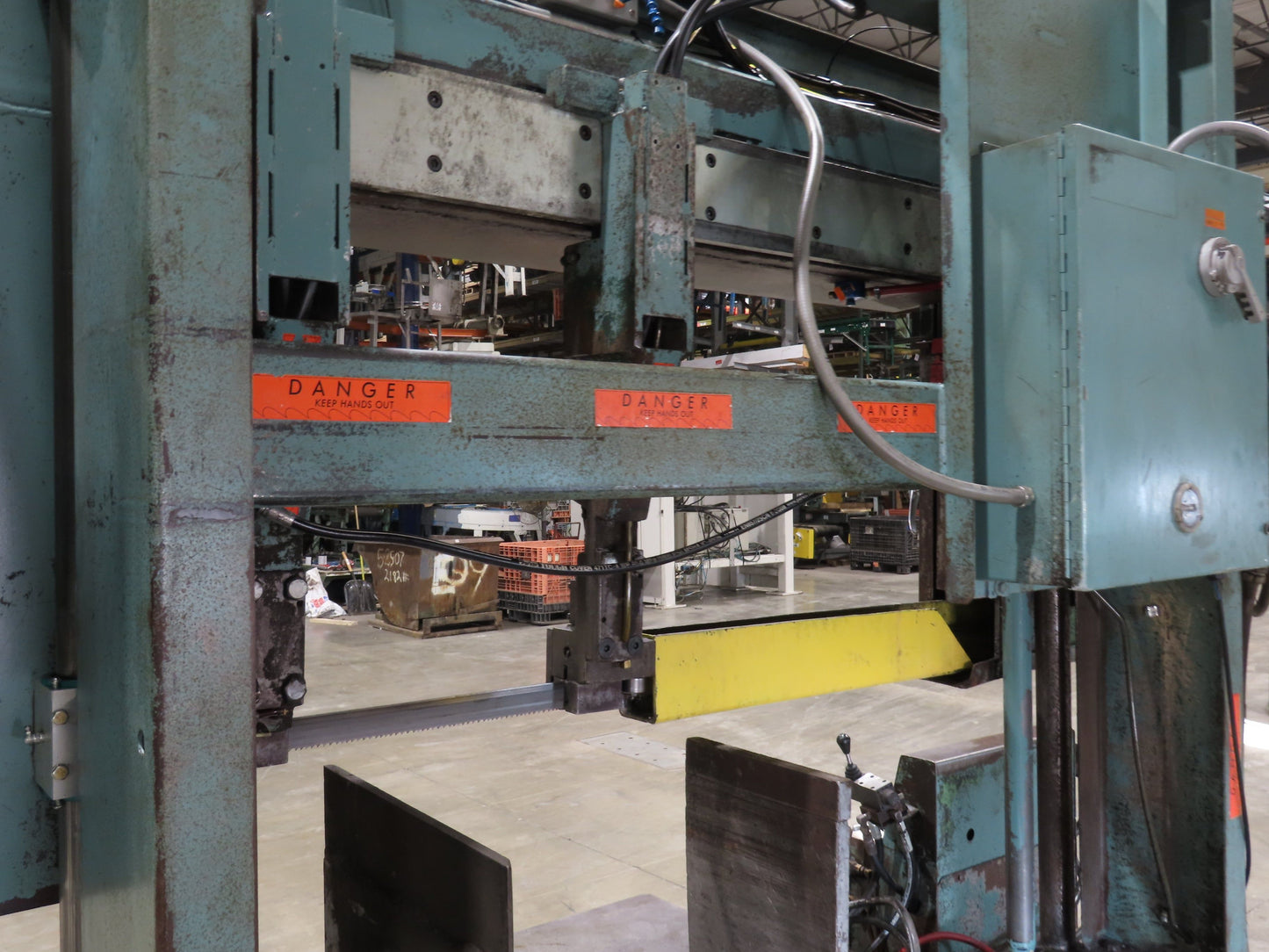 WF Wells B-52-2 Horizontal Steel Bandsaw 22"x 40" Twin Post 10HP 3PH 460V