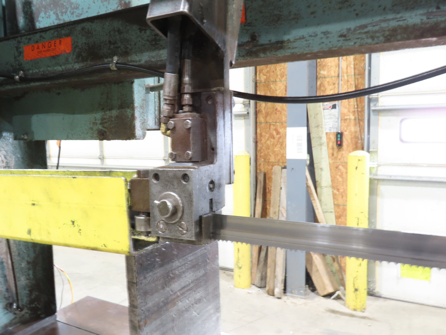 WF Wells B-52-2 Horizontal Steel Bandsaw 22"x 40" Twin Post 10HP 3PH 460V