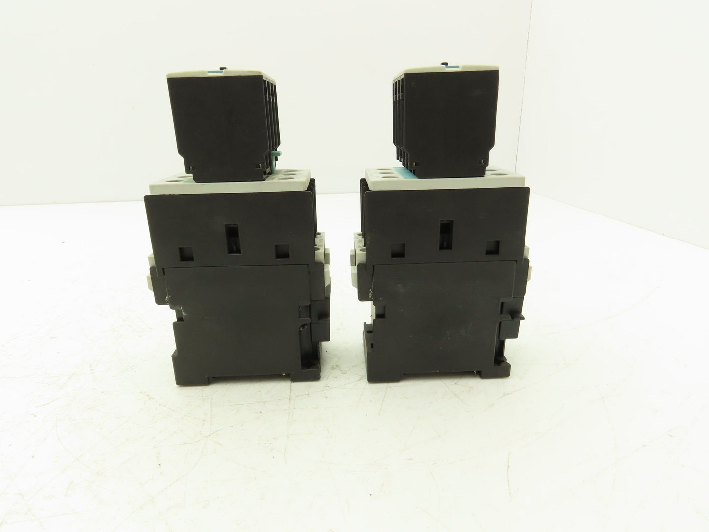 Siemens 3RT1025-1B Motor Starter Contactor 24V Coil 15Hp 600V Lot of 2