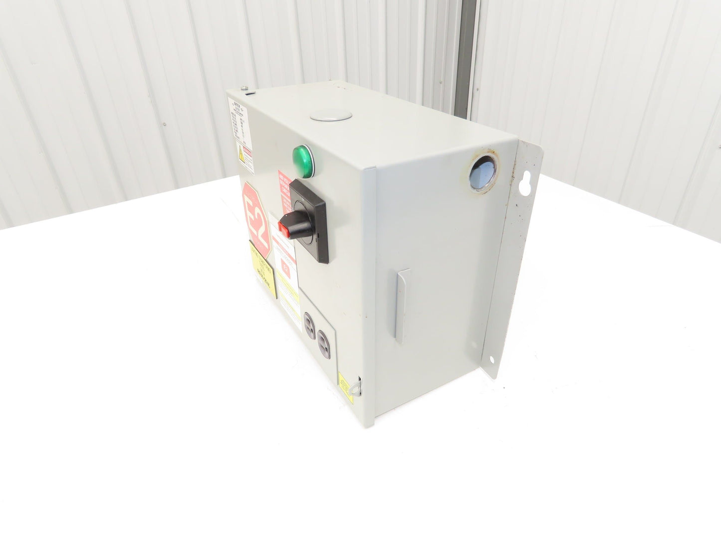 Daykin APFB-01 Stepdown Transformer Disconnect 2kva 1Ph HV 480V LV 120V