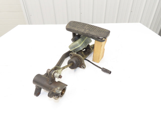 Hyster E30XM Brake Pedal Master Cylinder Assembly