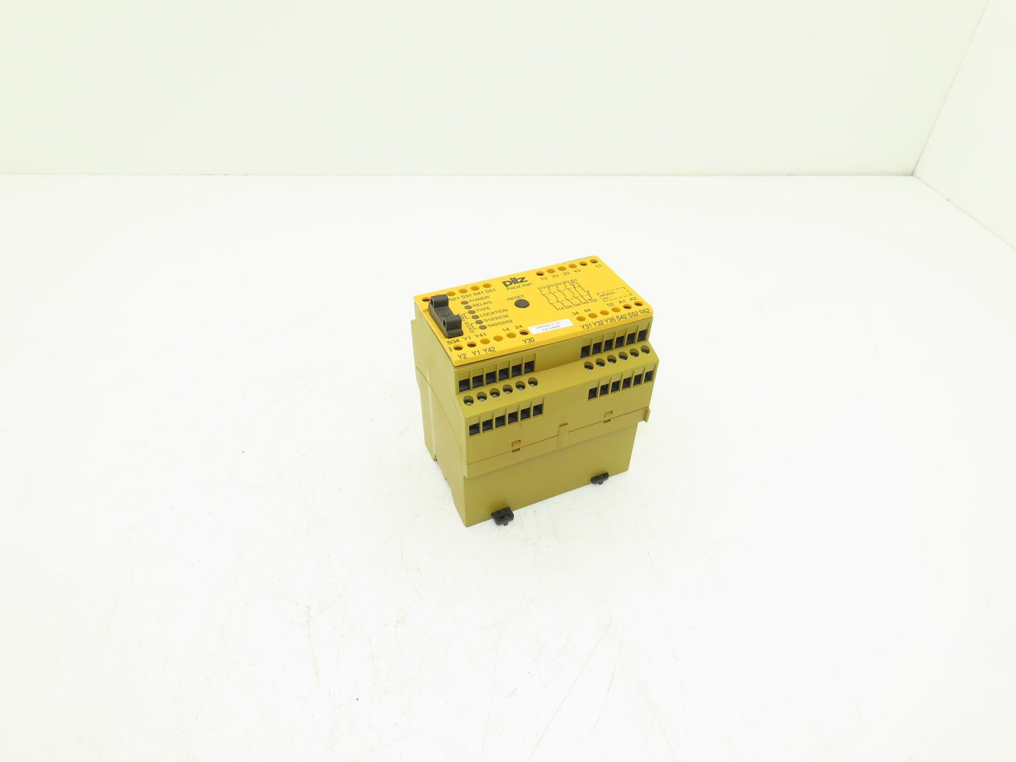 Pilz PNOZ XM1 774600 Safety Control Relay Module 24VDC 4n/o 1n/c 2so