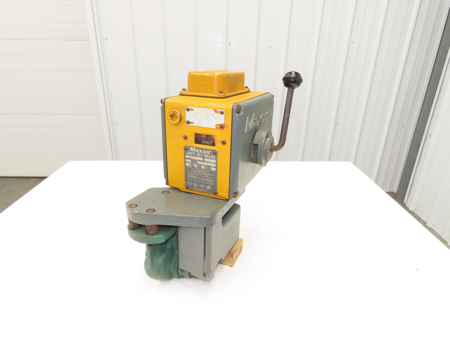 Maxon 1" 760 2 Gas Shut-Off Valve 1"NPT 600psi 120V