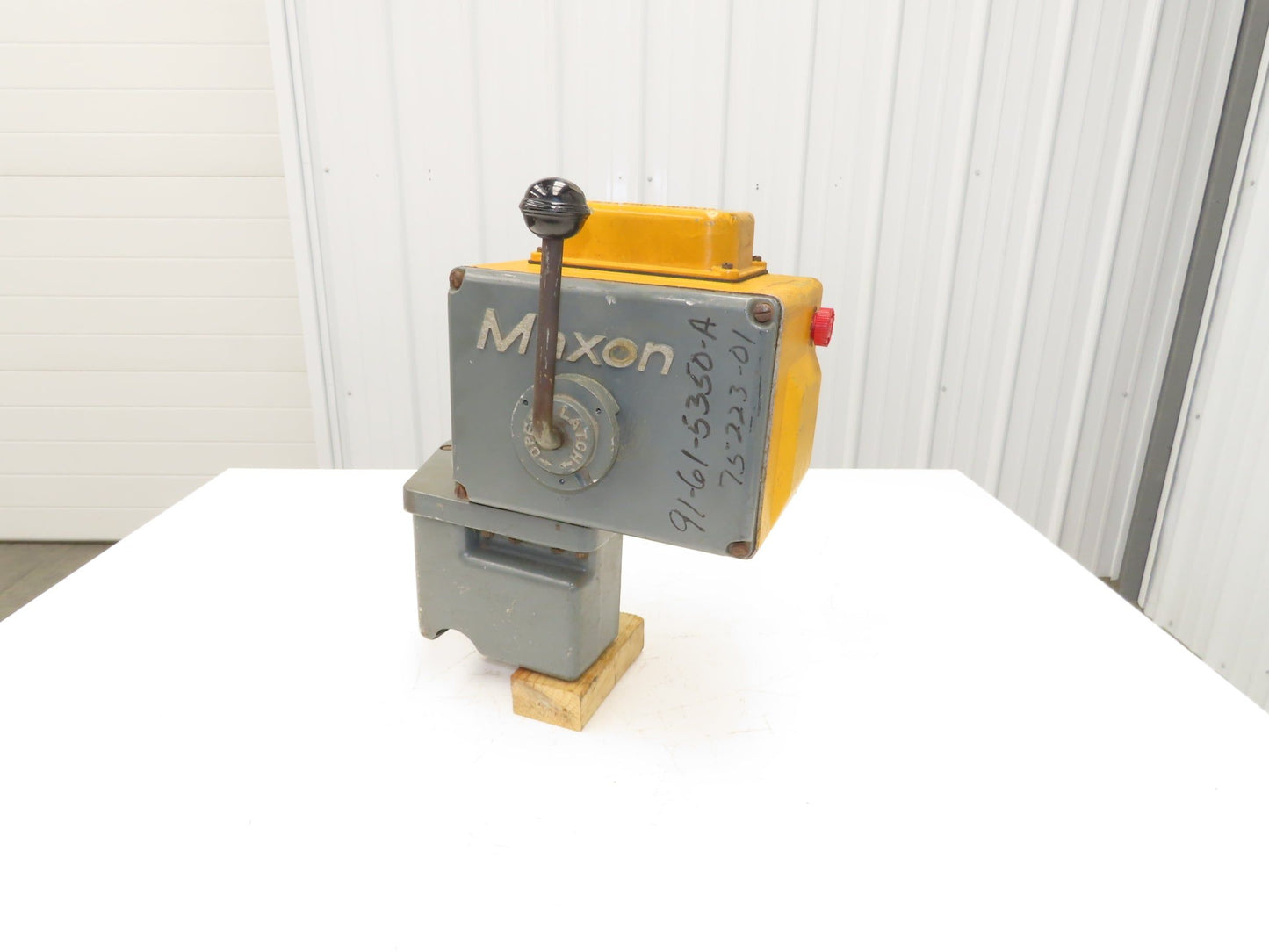 Maxon 1" 760 2 Gas Shut-Off Valve 1"NPT 600psi 120V
