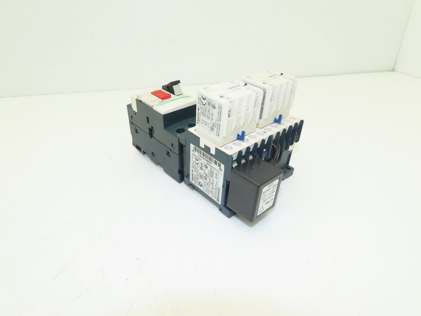 Schneider Electric LP5K0610BW3 Reversing Contactor 600V 3Ph 0.4-0.63A Coil 24VDC