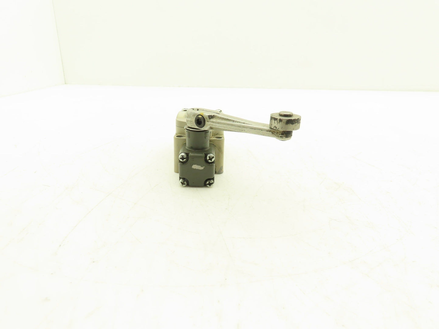 Omron WLCA2-8LD Limit Switch 10A 115VAC