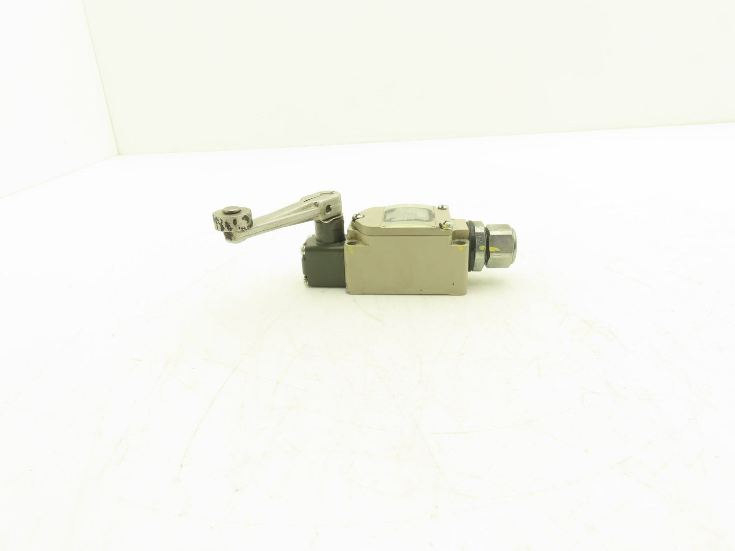 Omron WLCA2-8LD Limit Switch 10A 115VAC