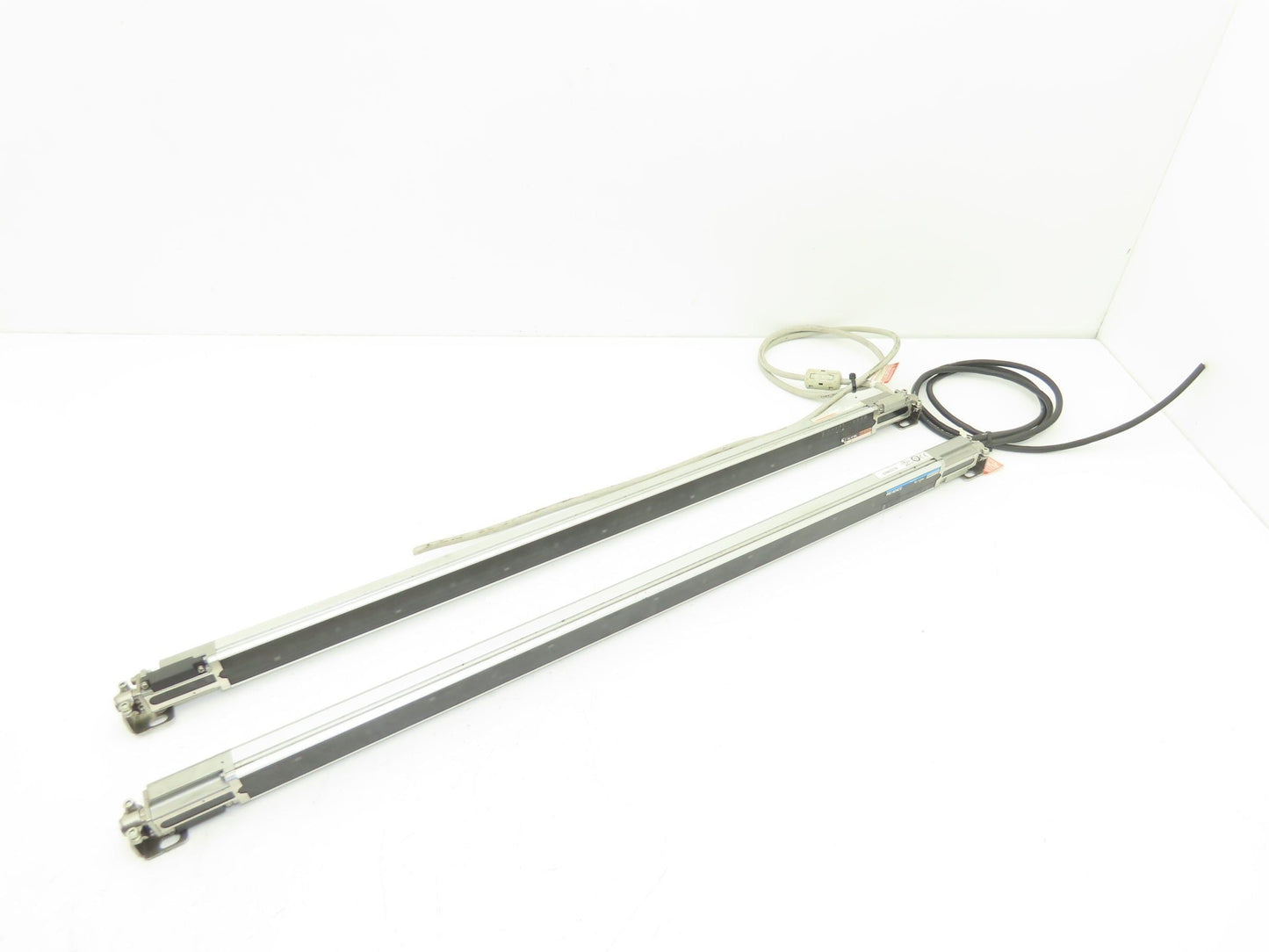 Keyence SL-V16L Light Curtain Transmitter Receiver Set 600mm 24VDC