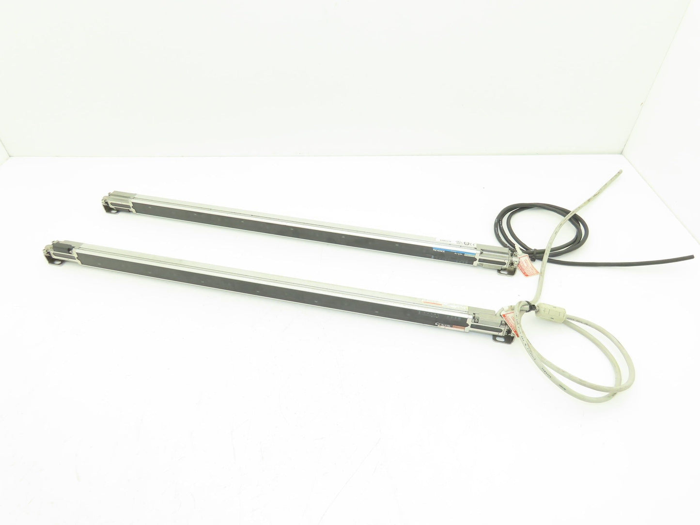 Keyence SL-V16L Light Curtain Transmitter Receiver Set 600mm 24VDC