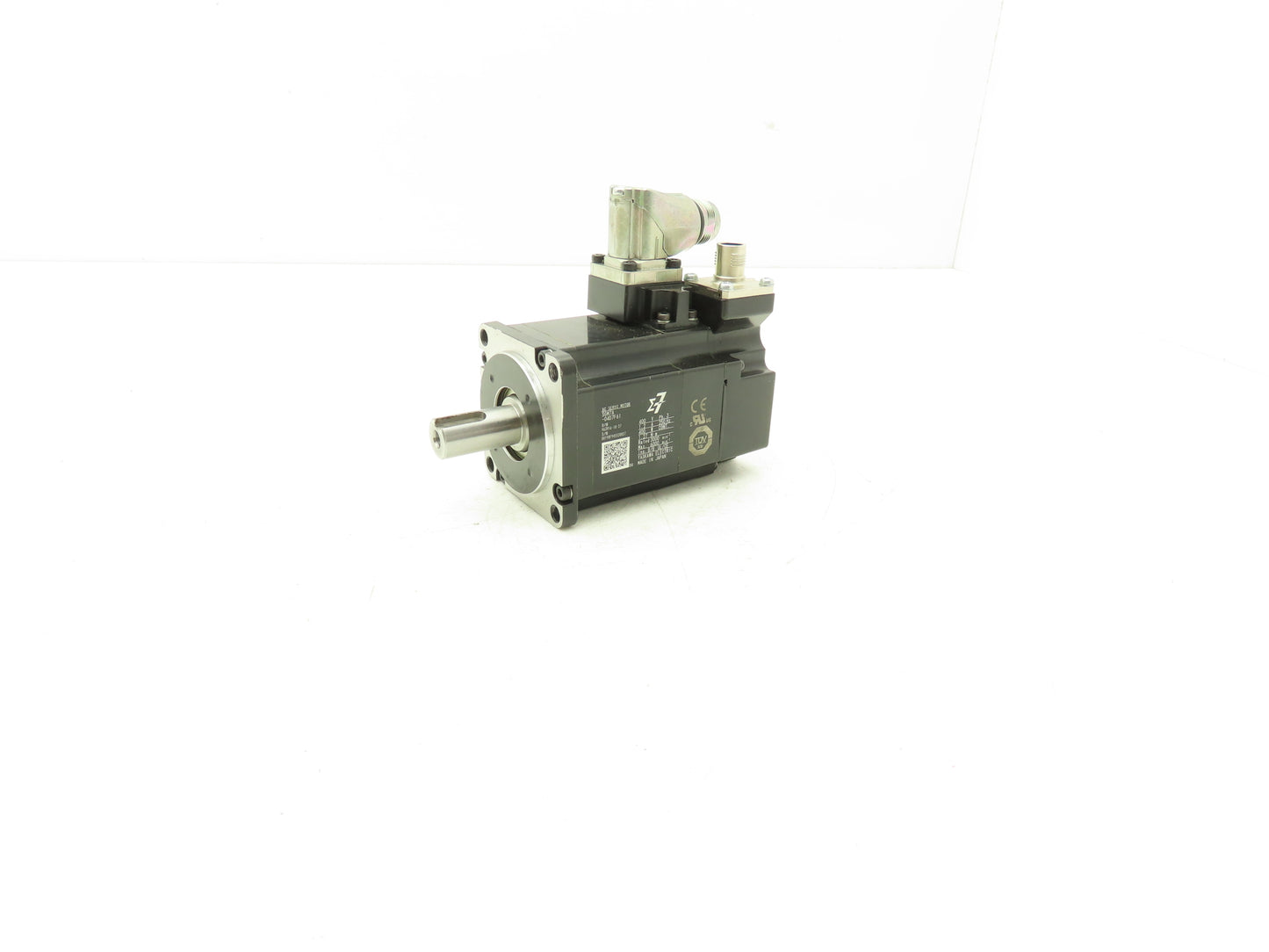 Yaskawa SGM7A-04D7F61 Servo Motor 400W 3000rpm 400V 3Ph 1.2A 1.27Nm 250Hz
