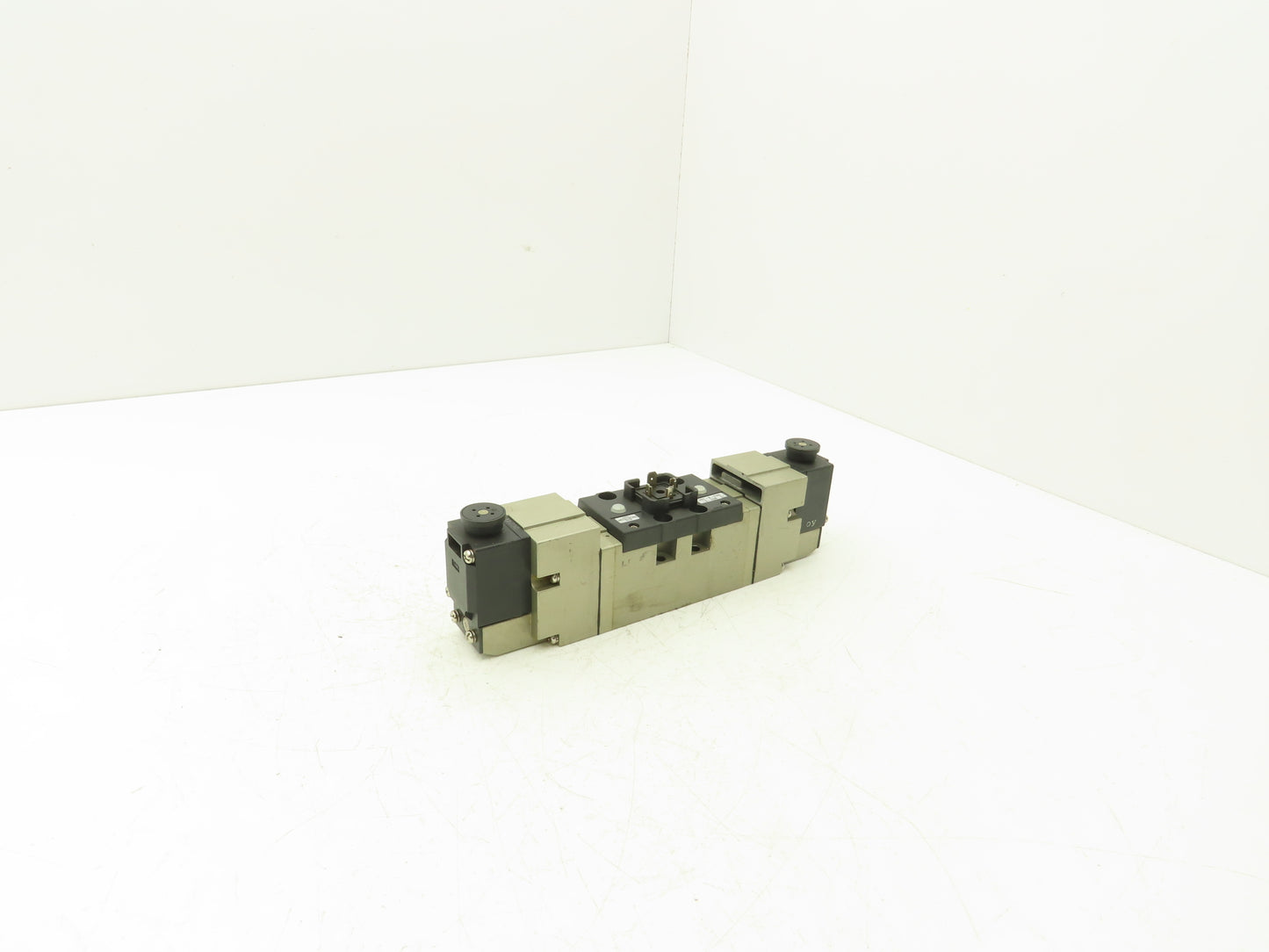 SMC VS7-8-FHG-D-3ZM Pneumatic Air Double Solenoid Valve 24v