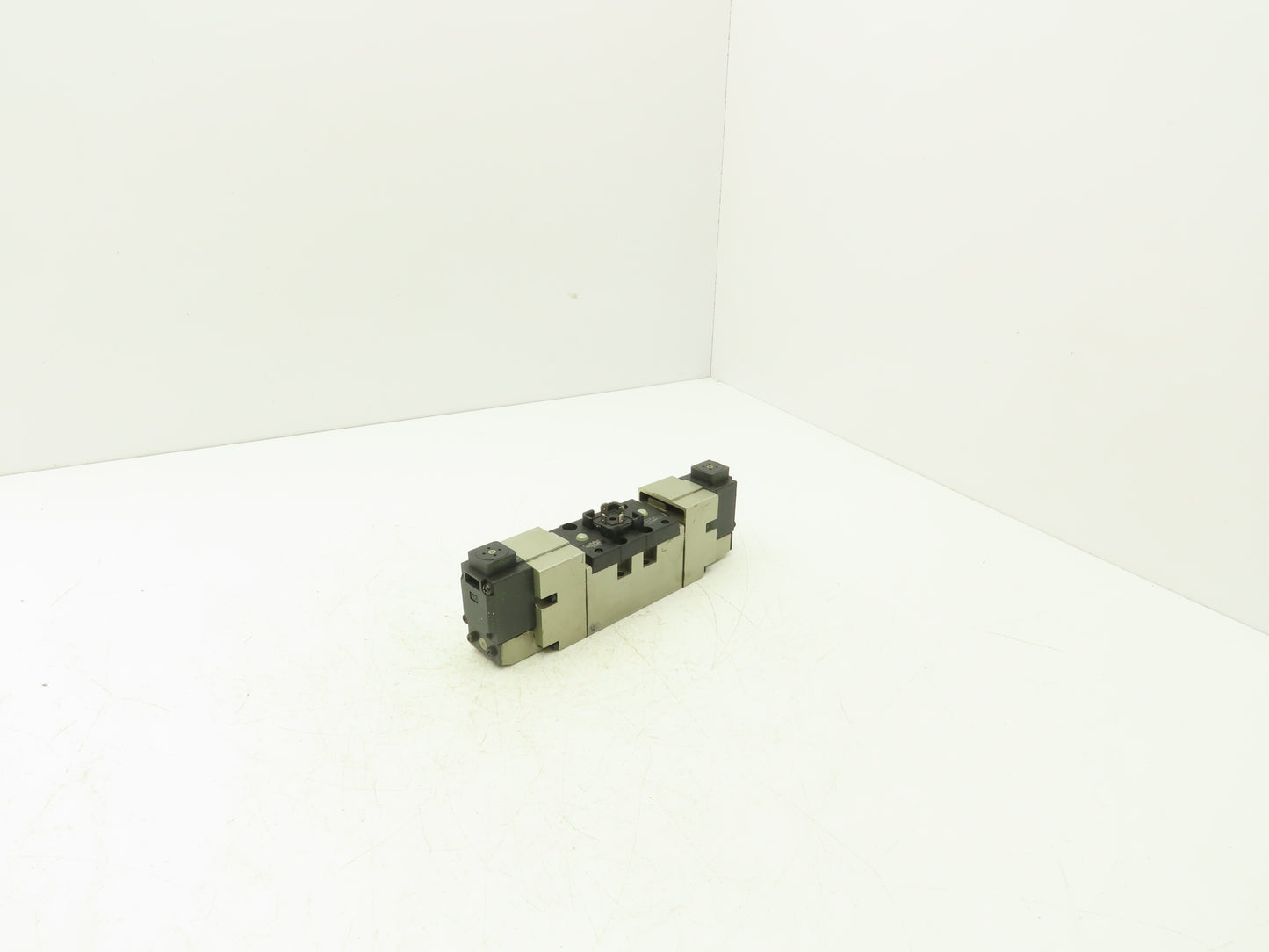 SMC VS7-8-FG-D-3ZM Pneumatic Air Double Solenoid Valve 24v