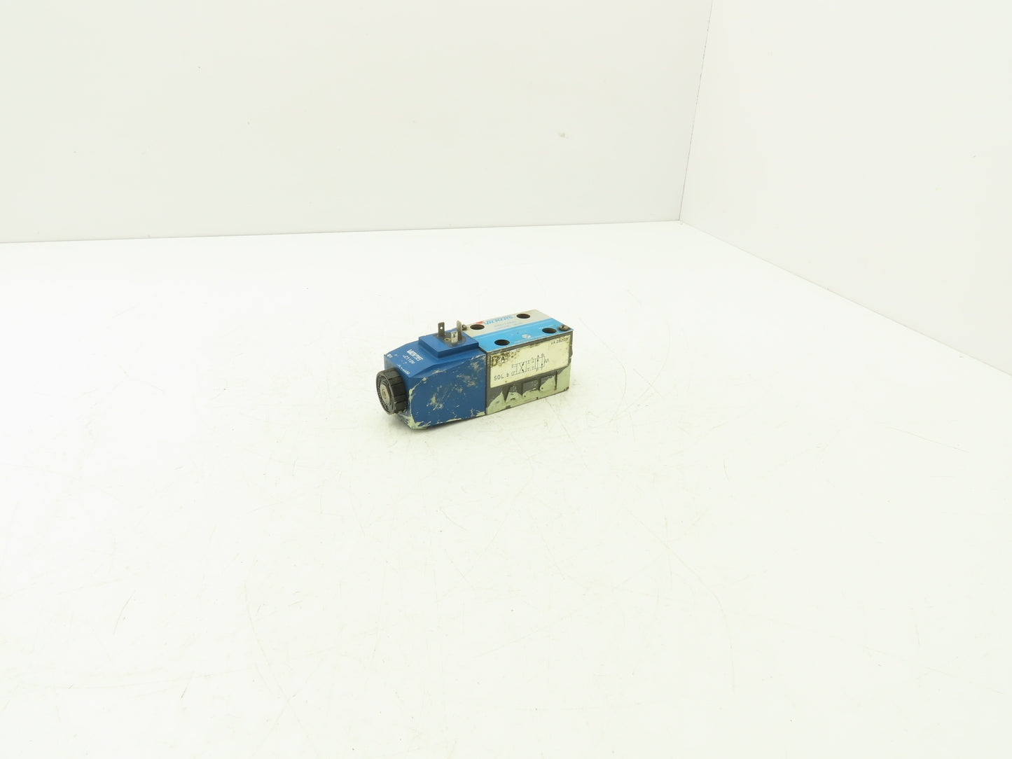 Vickers DG5V-7-2A-E-U2-B-80-JA484 Hydraulic Directional Solenoid Valve 110v