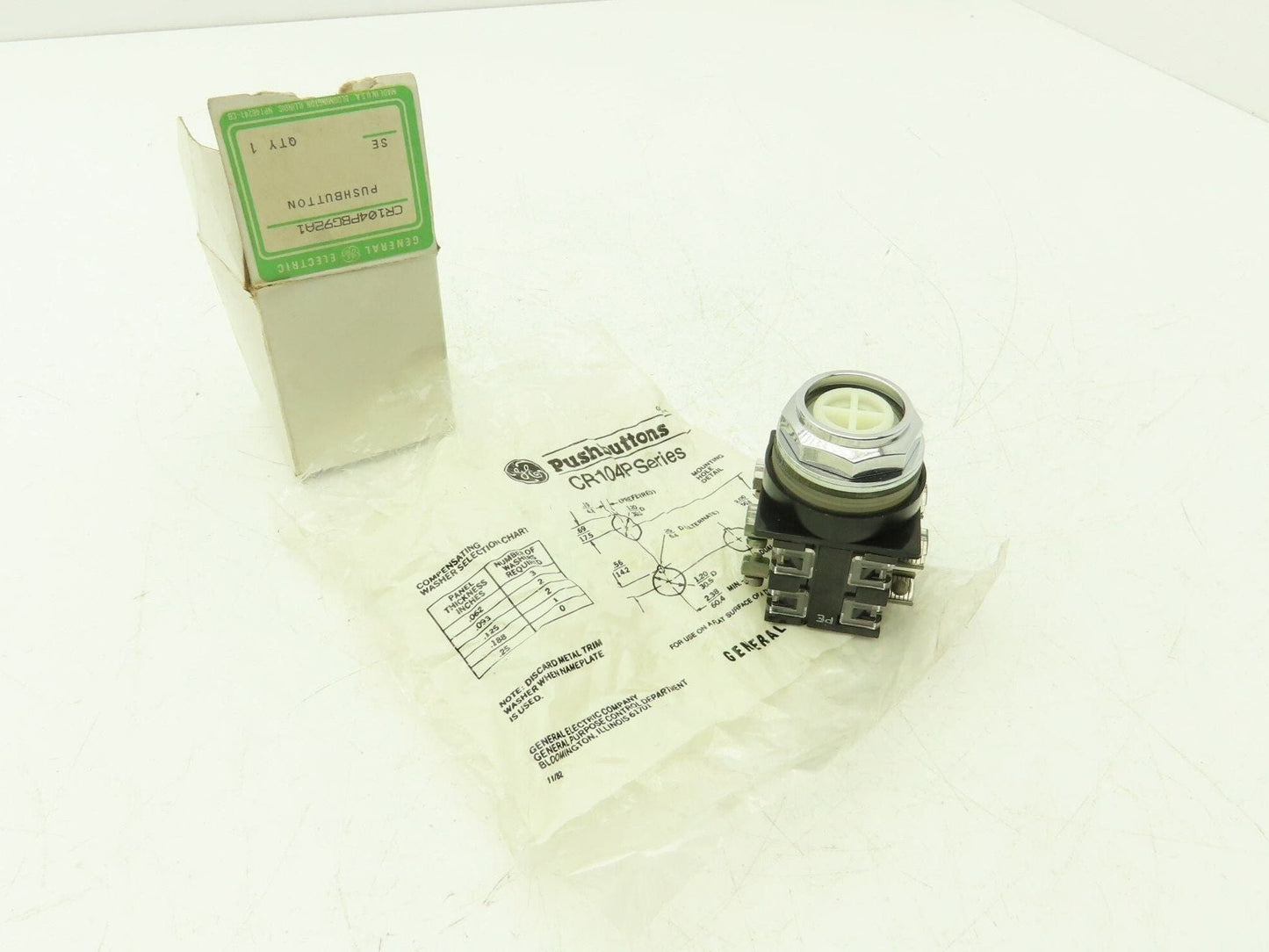 General Electric CR104PBG92A1 Pushbutton Switch Momentary 30mm
