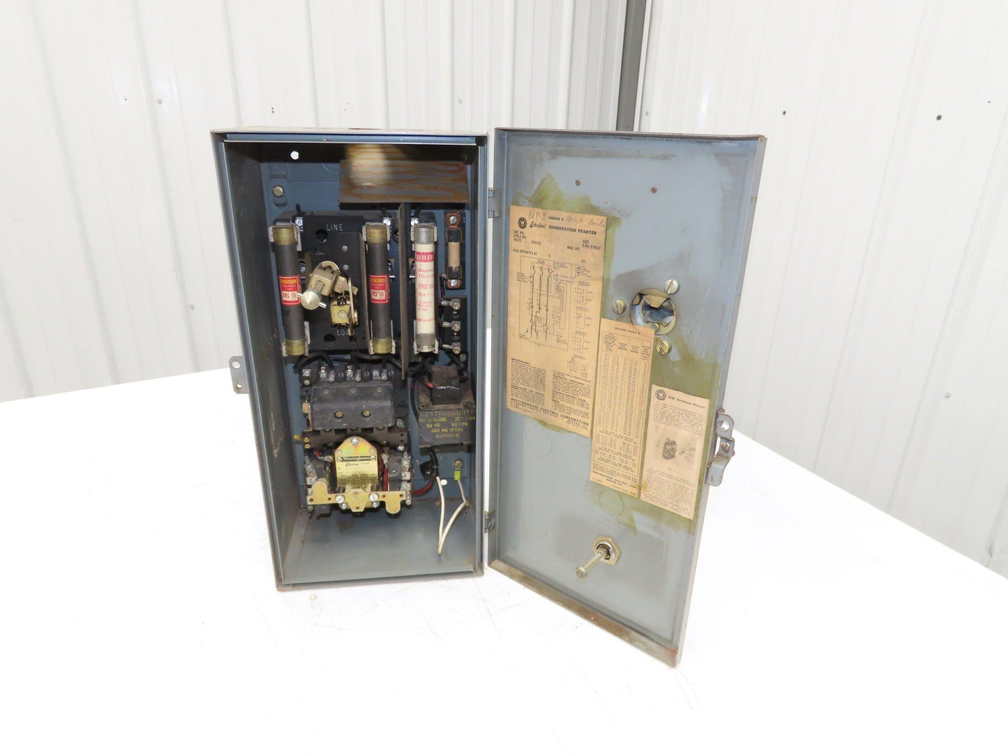 Westinghouse Life-Line Combination Motor Starter Fusible 10HP 600V 3ph 110V Coil