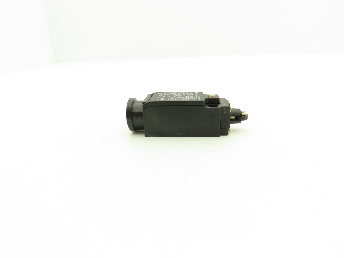 Telemecanique XCK P102H7 Limit Switch Roller Plunger 240vac 3A