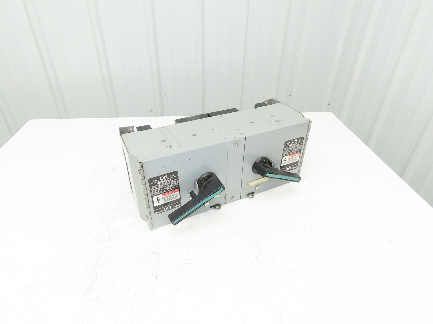 Siemens V7E3611R I-T-E Twin Vacu-Break Fusible Switch 30A 600VAC 3 Pole