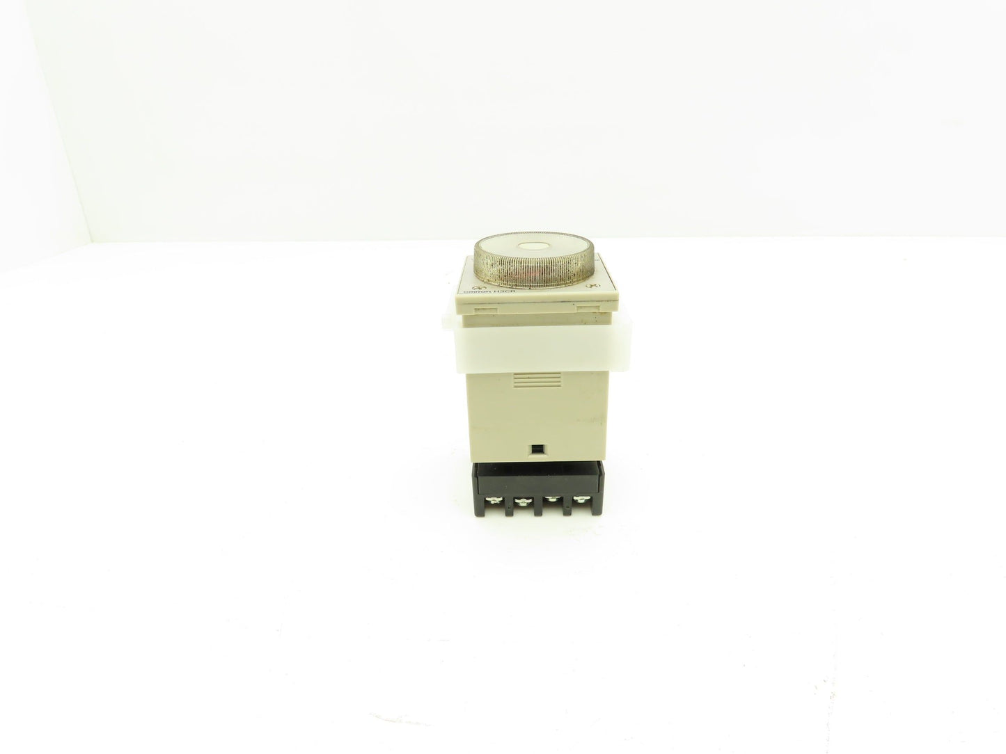 Omron H3CR-A8E Solid-State Timer Relay Socket 100-240V 1.2 Sec-300 Hours