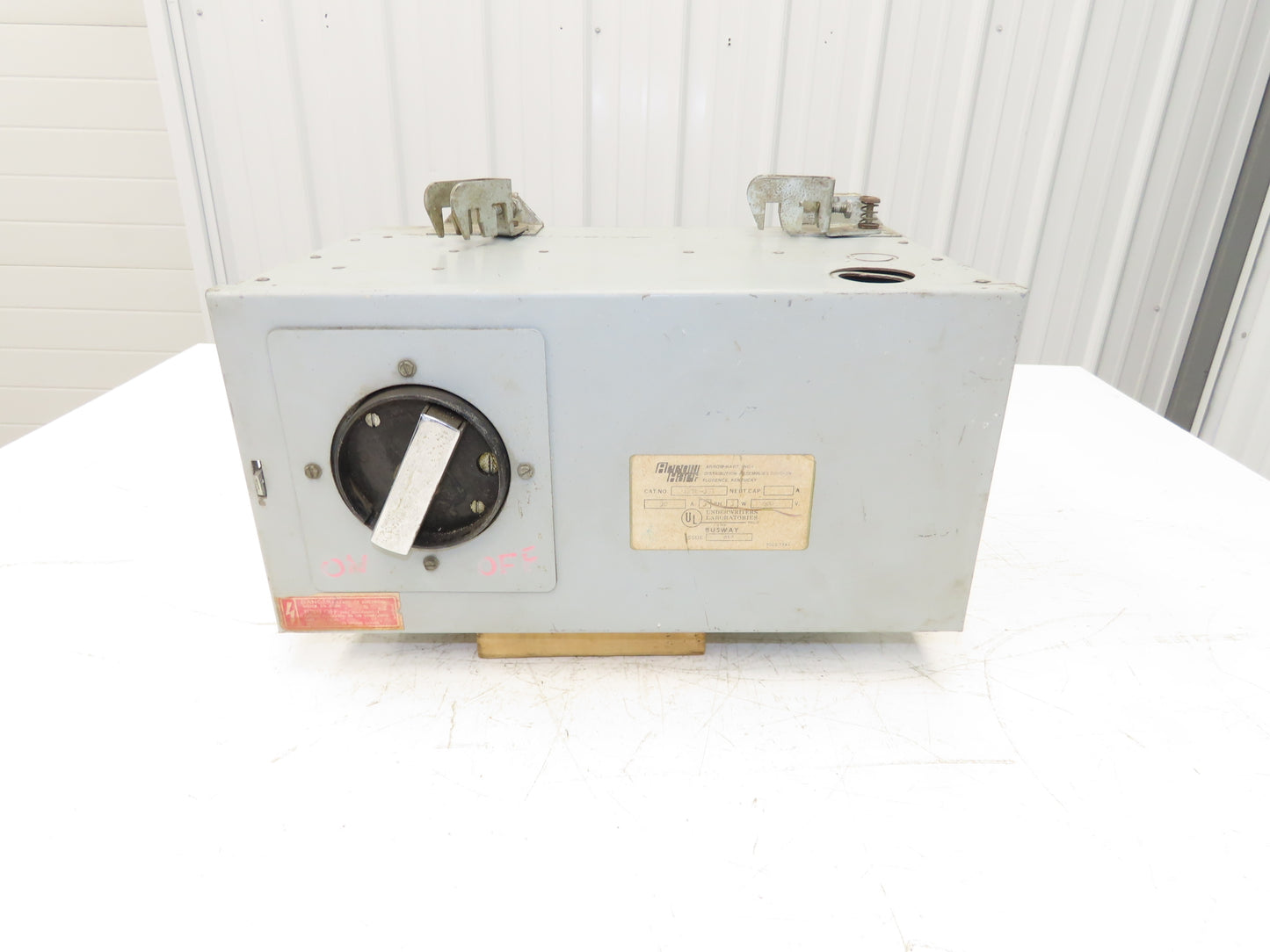 Arrow Hart 12TW-351 Plug-In Fused Disconnect Bus Unit 30A 600V 20HP 3 Pole