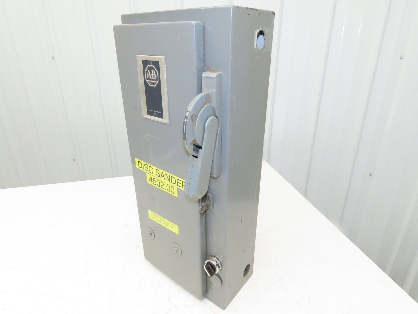 Allen-Bradley 712-BAB43 Combination Starter Fusible 600V 3PH 10HP 120V Coil