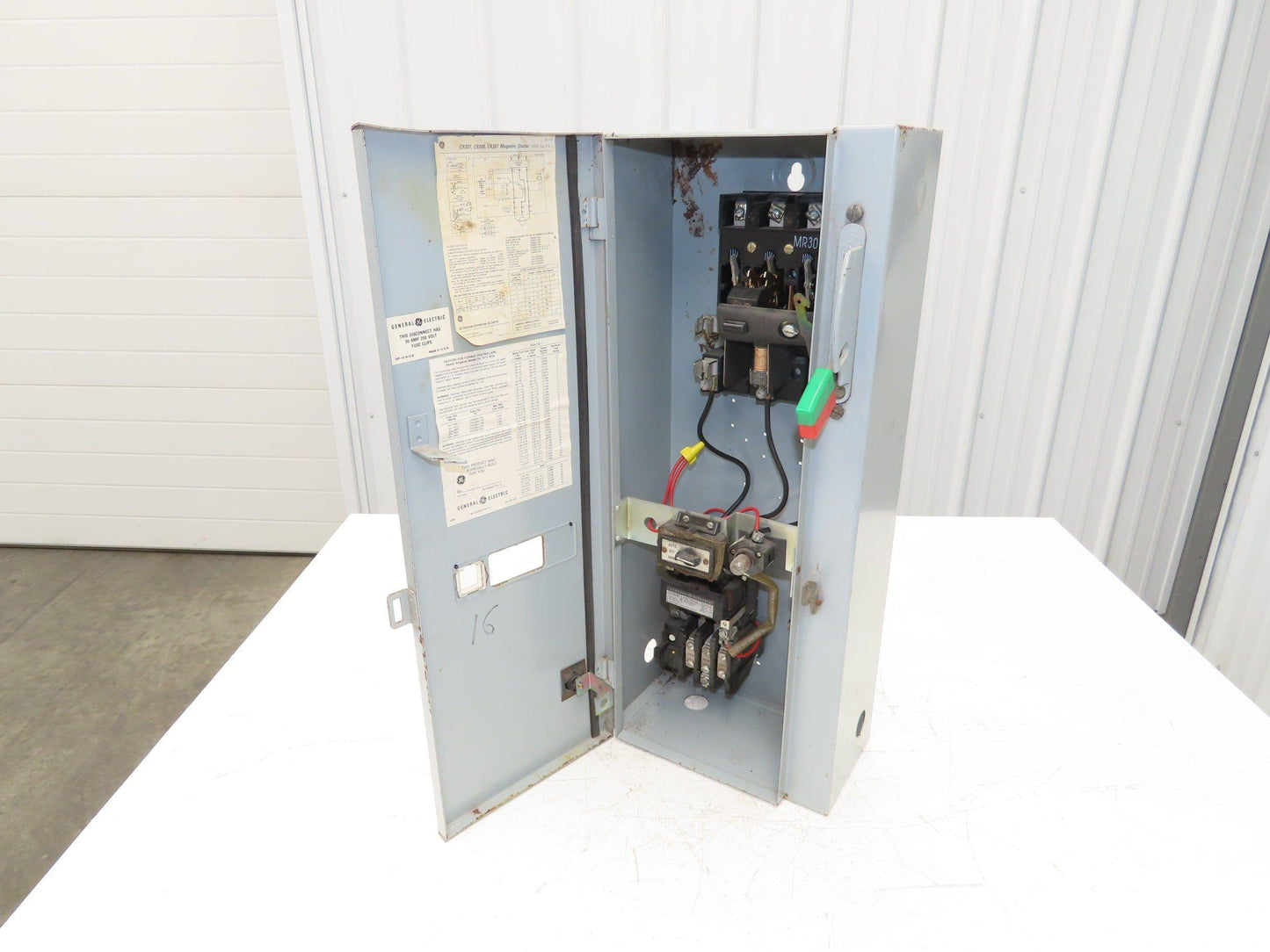 General Electric NP-161815-B Combination Motor Starter Fused 30 Amp 250VAC 10HP