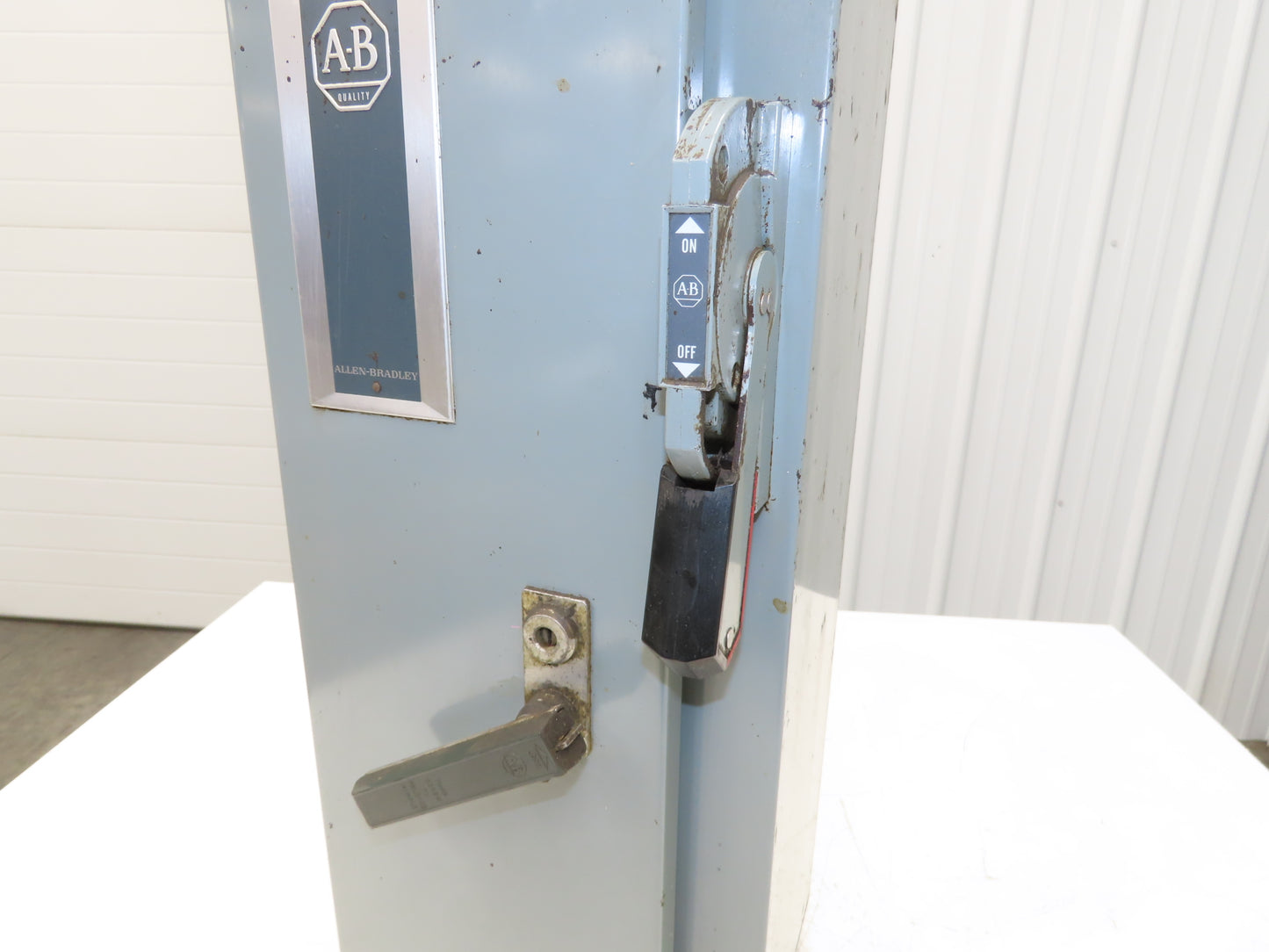 Allen-Bradley 512-BJB-6X-24 Combination Starter Fusible 600V 3PH 10HP 120V Coil