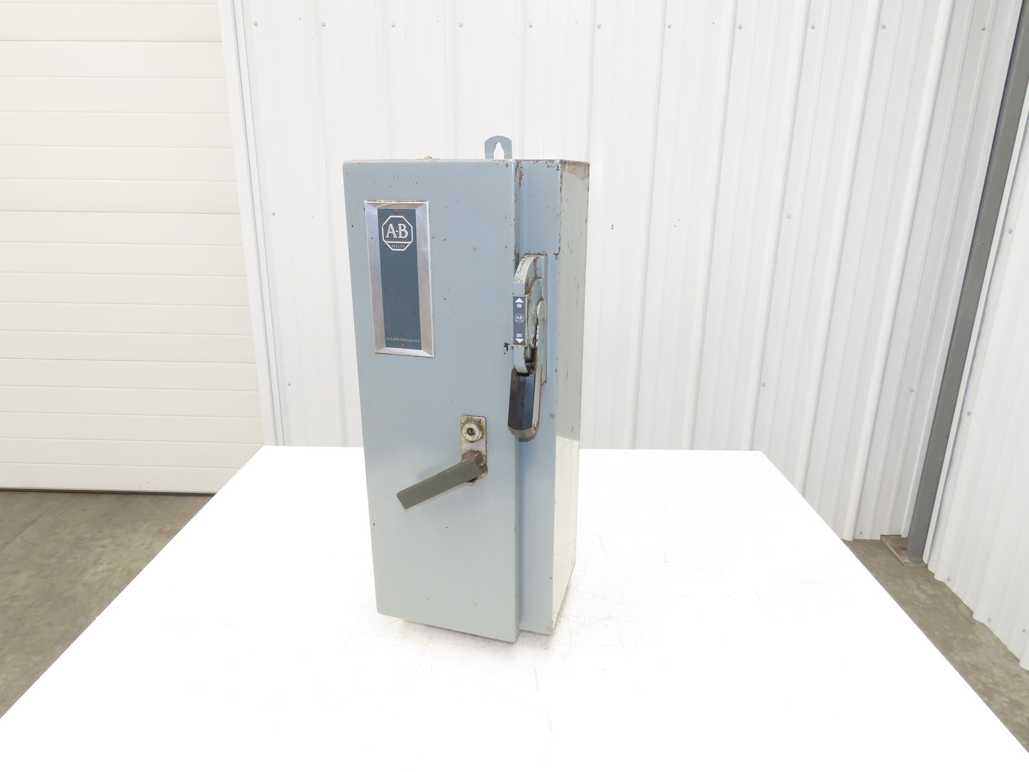 Allen-Bradley 512-BJB-6X-24 Combination Starter Fusible 600V 3PH 10HP 120V Coil