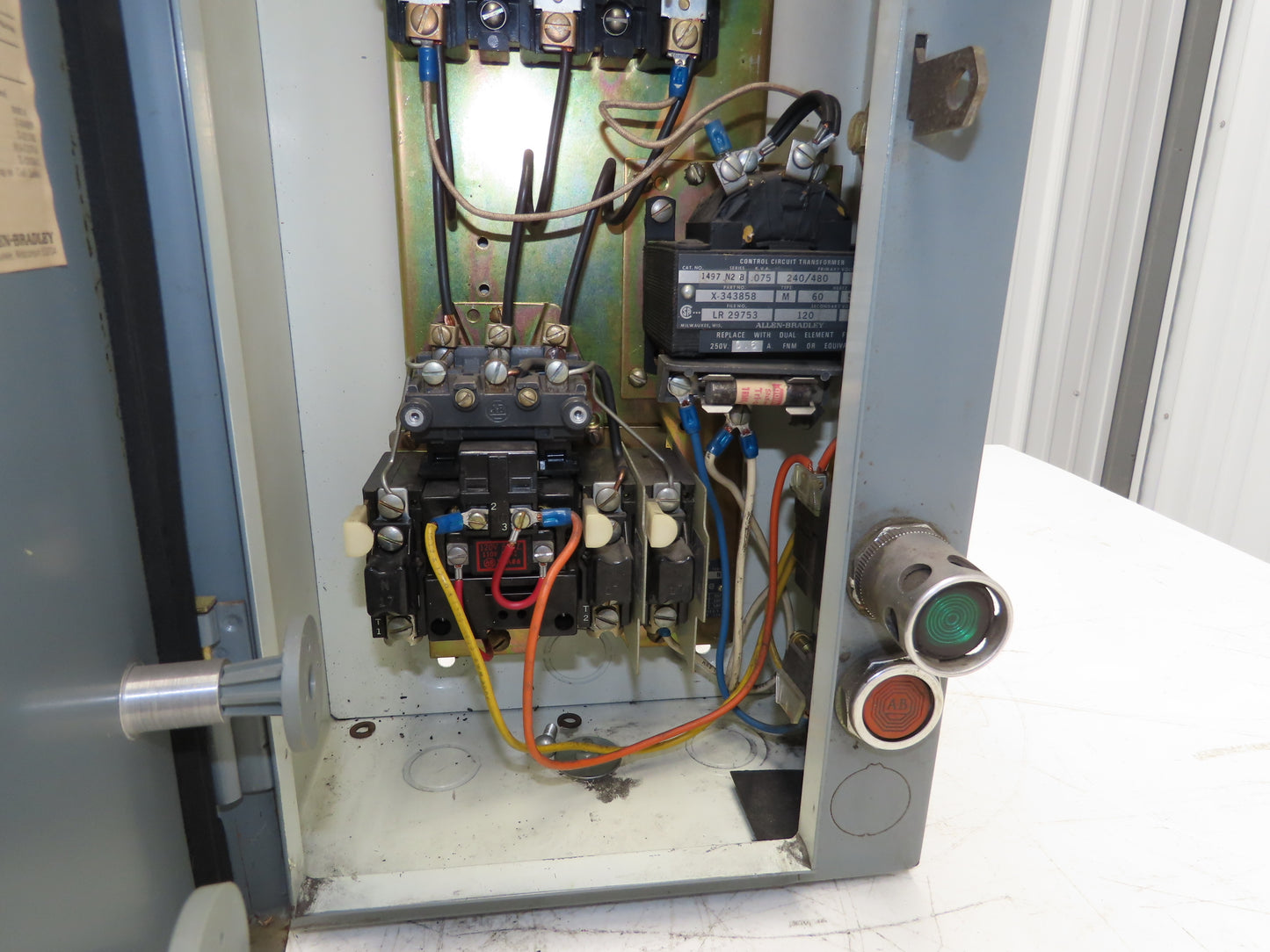 Allen-Bradley 712-AAB24 Combination Starter Fusible 600V 3PH 5HP 120V Coil