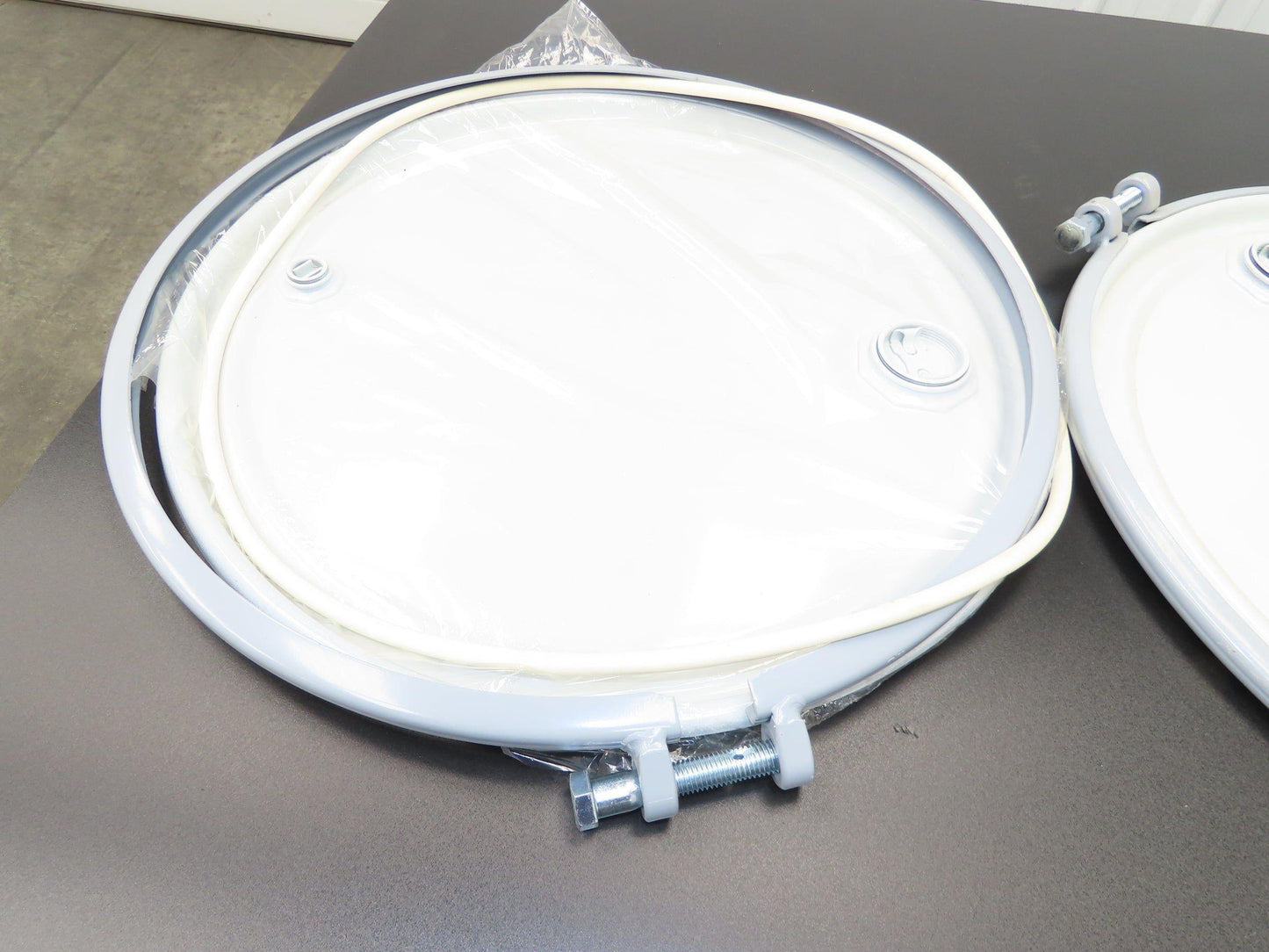 Uline H-1593 Replacement Steel Lid 55 Gallon Drum Bolt Ring Seal White Lot of 2