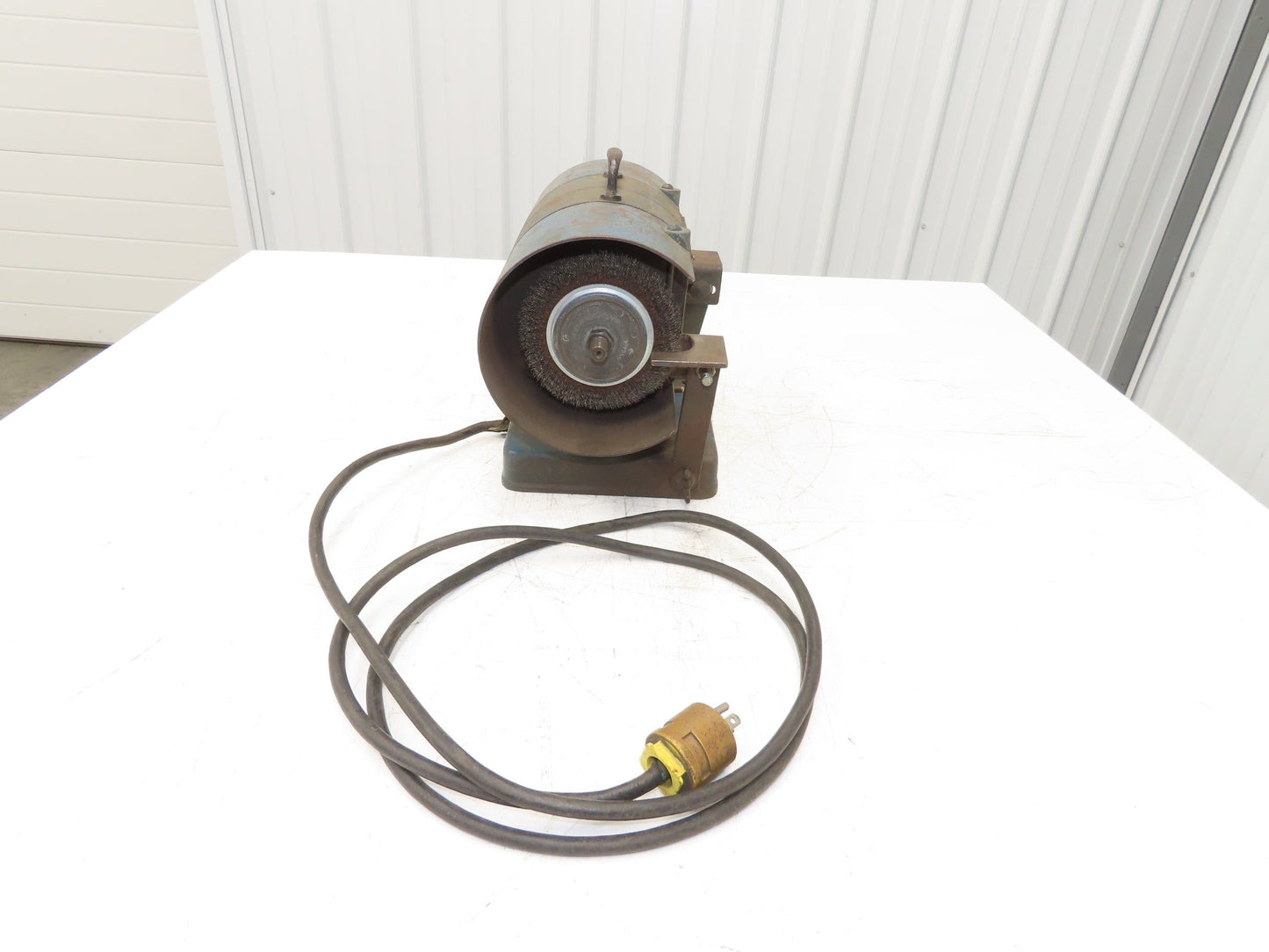 The Cincinnati BEA 102 Vintage 6" Pedestal Grinder 1/4Hp 3450rpm 115V Double-End