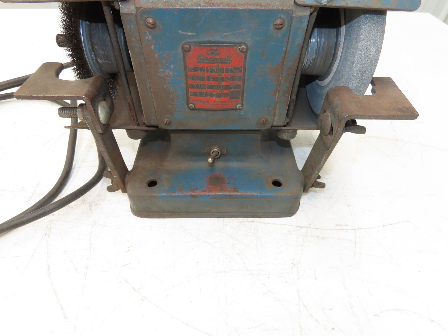 The Cincinnati BEA 102 Vintage 6" Pedestal Grinder 1/4Hp 3450rpm 115V Double-End