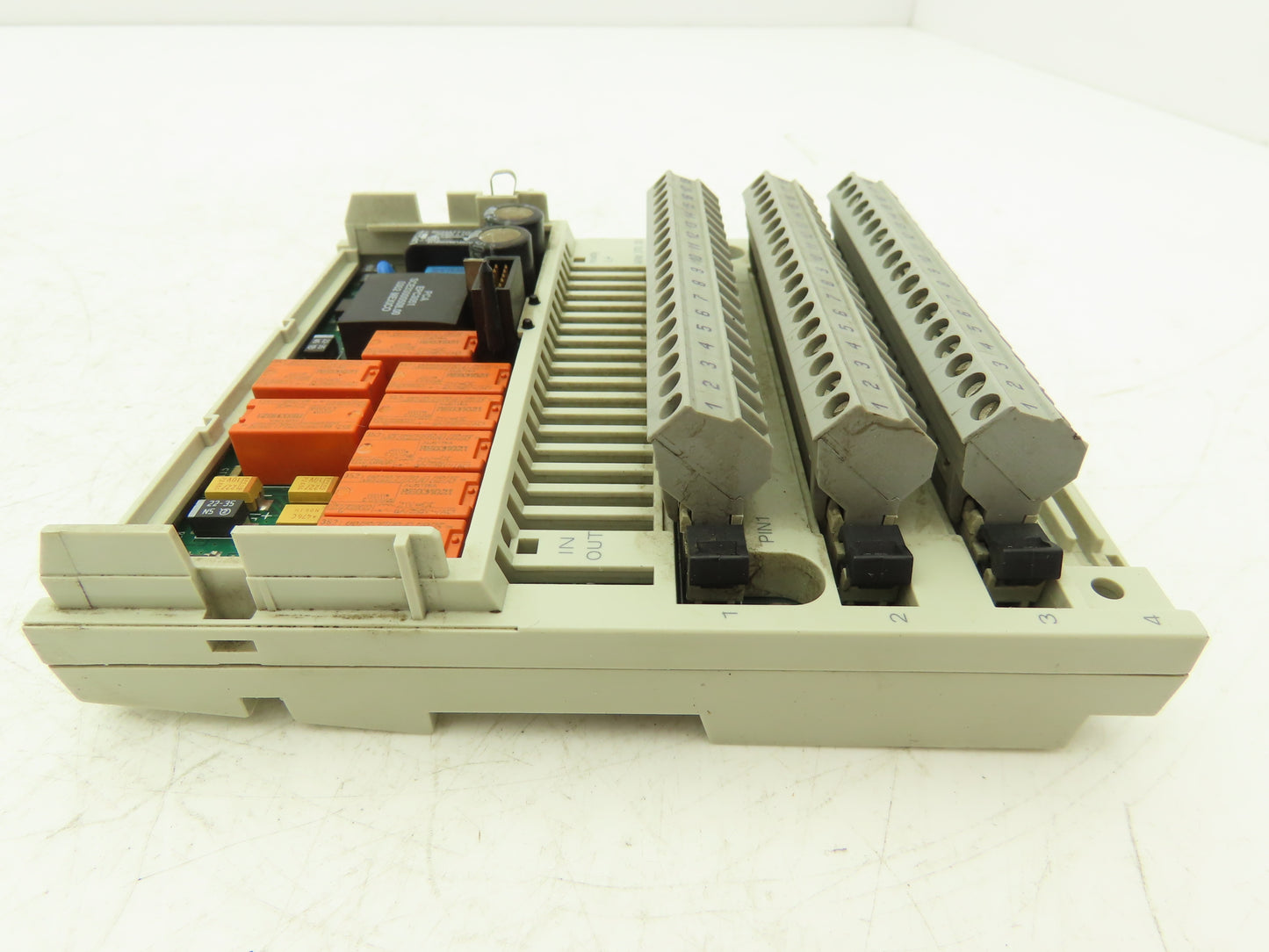 Schneider Electric 170ARM37030 I/O Base 24VDC 10 Inputs 8 Relays No Cover