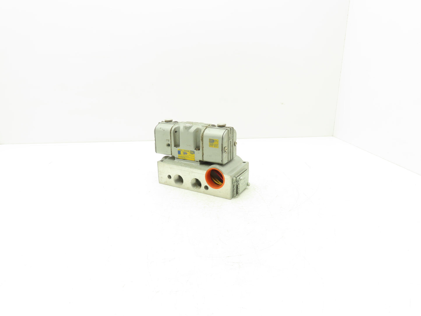 MAC 343G114D1 Pneumatic Solenoid Directional Valve 120v