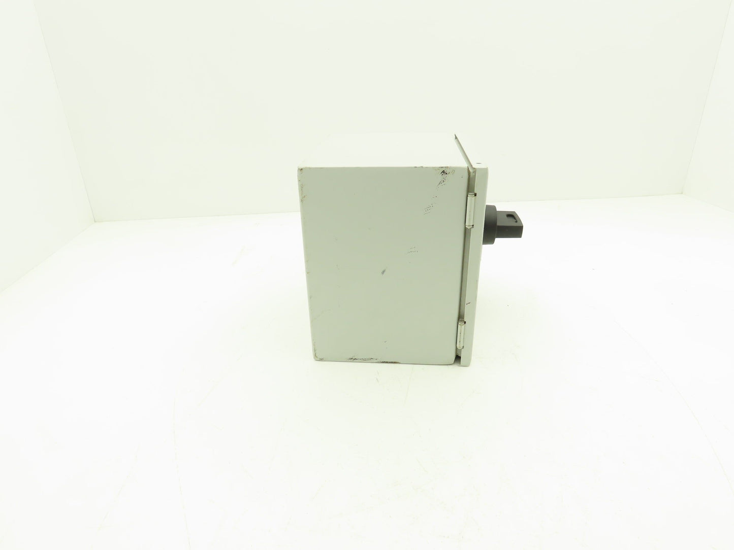 Allen Bradley 103H Motor Starter Enclosure Disconnect 480V 10A 7.5Hp Coil 24VDC