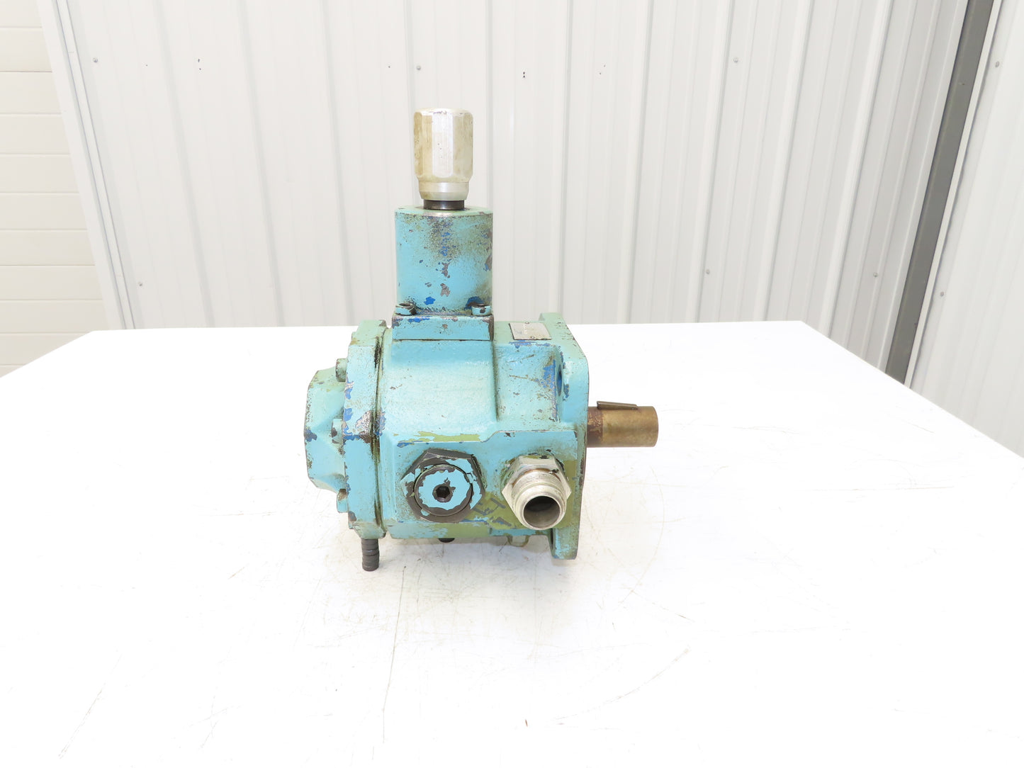 Vickers VVA40P-C0KW20 Variable Hydraulic Vane Pump 20gpm 43cm³ 900psi SAE-C