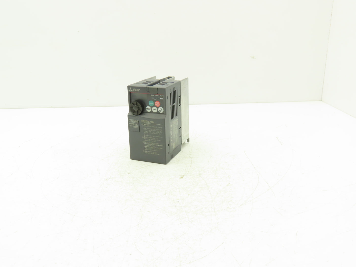 Mitsubishi FR-E720-0.4K Variable Frequency Drive Motor Inverter Control 0.4kW