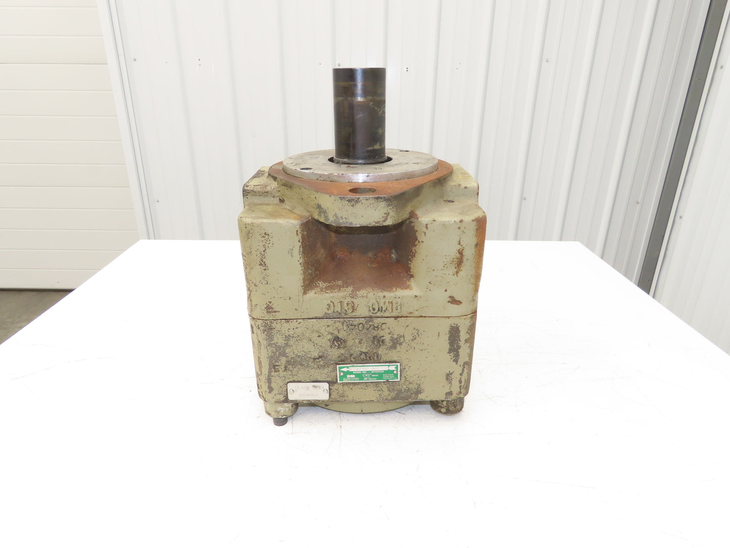 IMO Delaval 272152-004 CIG Series Hydraulic Gear Pump 2-Bolt SAE 65mm Shaft