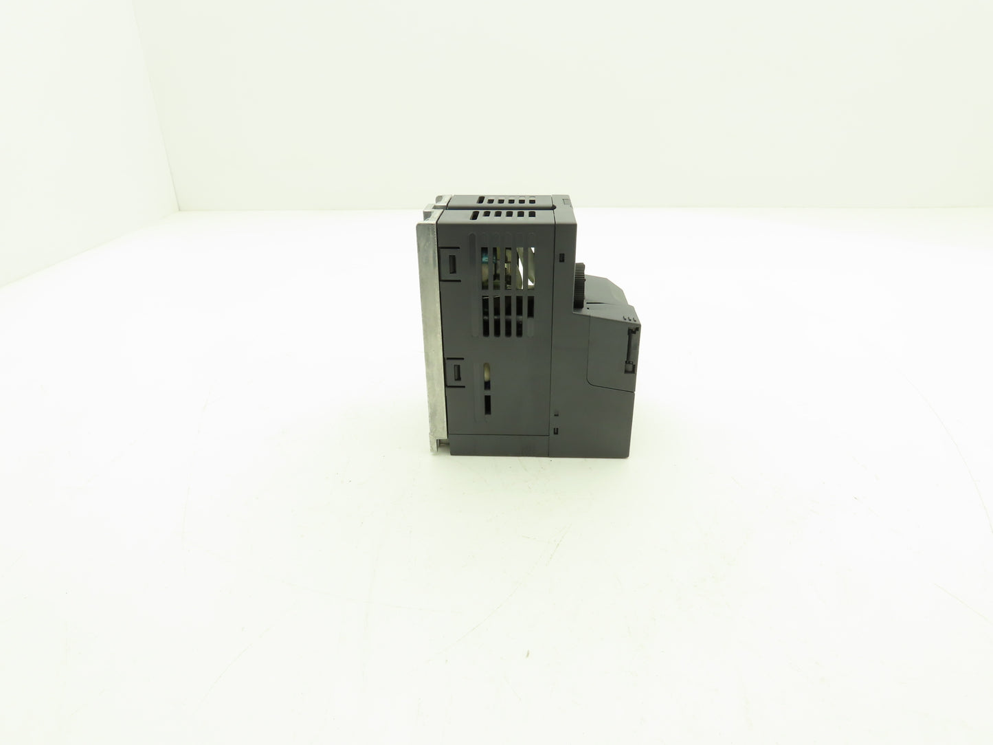 Mitsubishi FR-E720-0.1KNC Variable Frequency Drive Motor Inverter Control 0.1kW