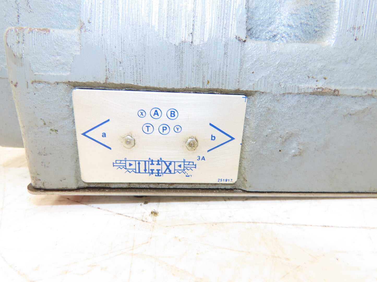 Continental Hydraulics Hydraulic Pilot Operated Directional Valve 120V 60Hz
