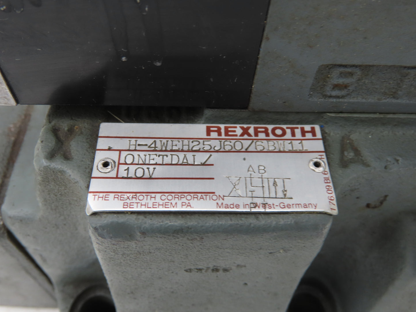 Rexroth H-4WEH25J60/6BW110NETDAL Hydraulic Piloted Valve Assembly 120v/60Hz