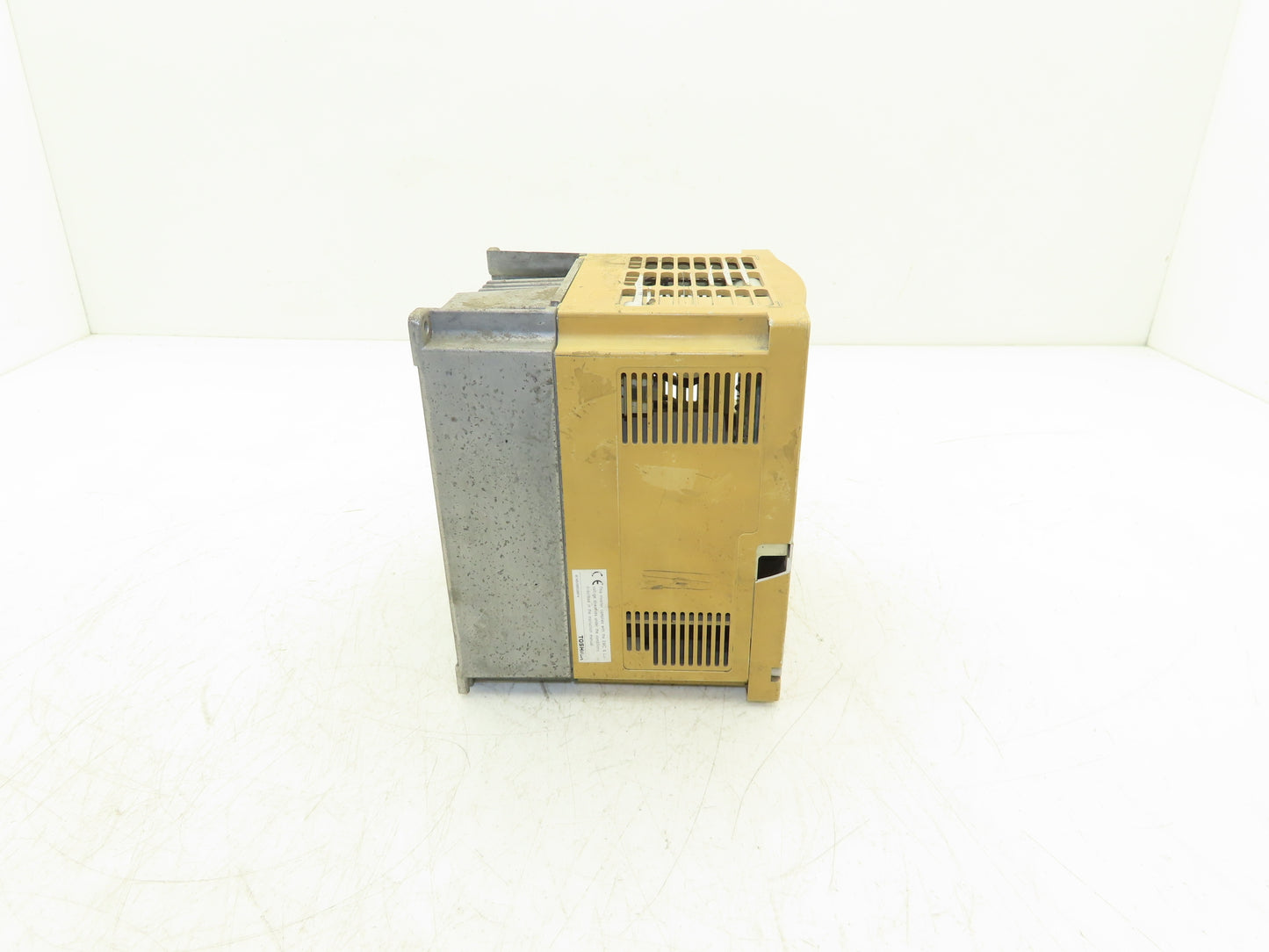 Toshiba VFS7-4015UPL Transistor Inverter AC Drive 3kVa 4Hp 460V 3PH VFS7