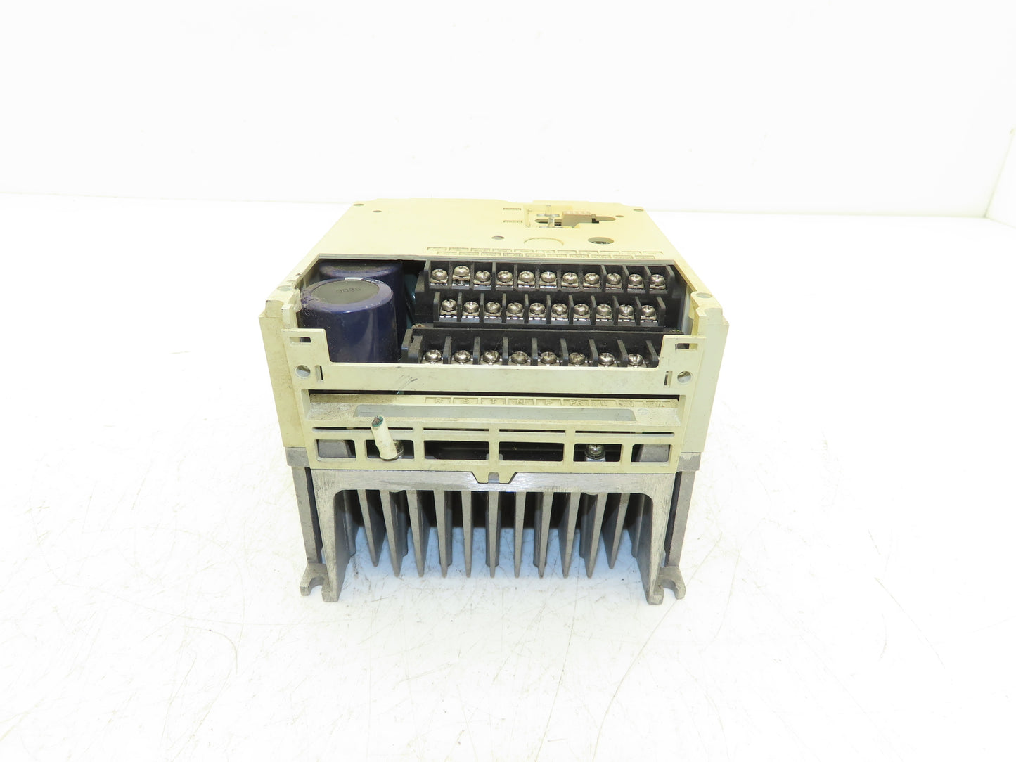 Mitsubishi FR-A044-0.4K Inverter AC Drive 0.4kVa 1/2Hp 460V 3PH Missing Cover