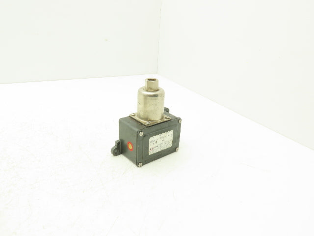 United Electric J6D 4694 Pressure Switch 18PSI 15A 125/250V Lot of 2