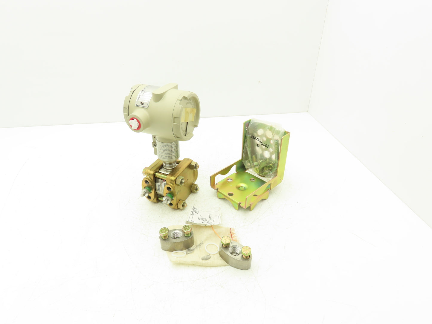 Honeywell ST3000 Smart Pressure Transmitter 11-42VDC 0-100 INH20 1/8"NPT