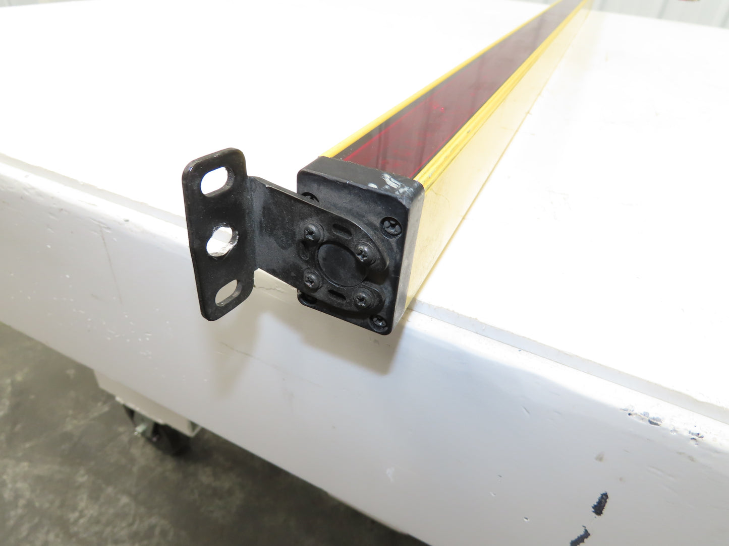 STI 70158-1076 Light Curtain 1215mm Receiver 0.3-9m Range MiniSafe 4600 24vdc