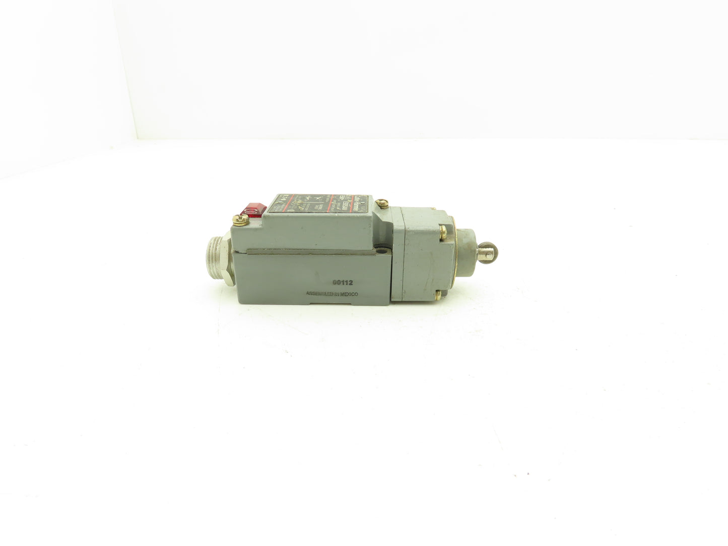 Cutler Hammer E50SAN Limit Switch w/E50DT3 Actuator Head 120VAC 1NO 1NC Lot of 4