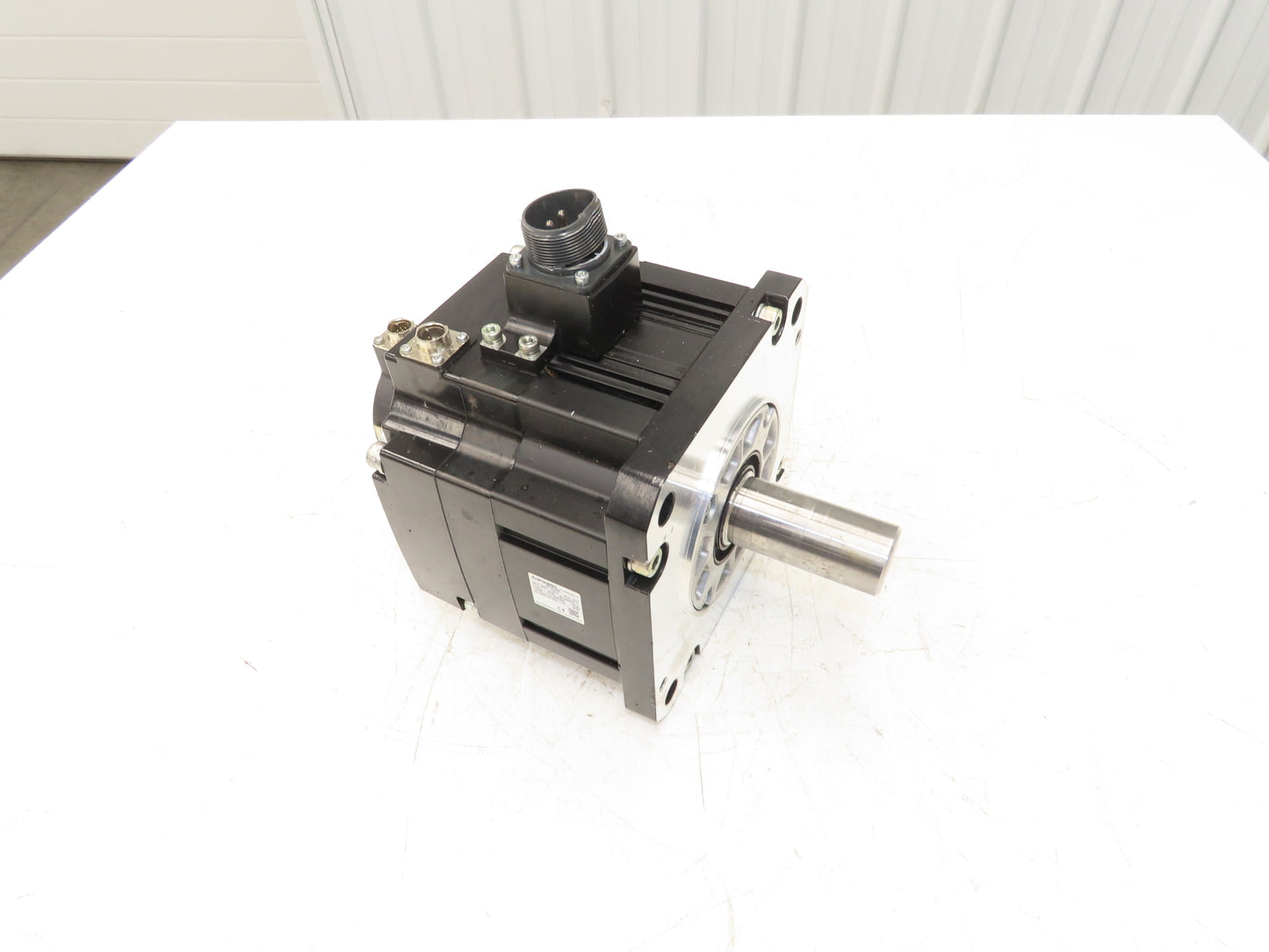 Mitsubishi HF204BS AC Servo Motor 2kw 132V 3PH 3000rpm -Plug Damaged-