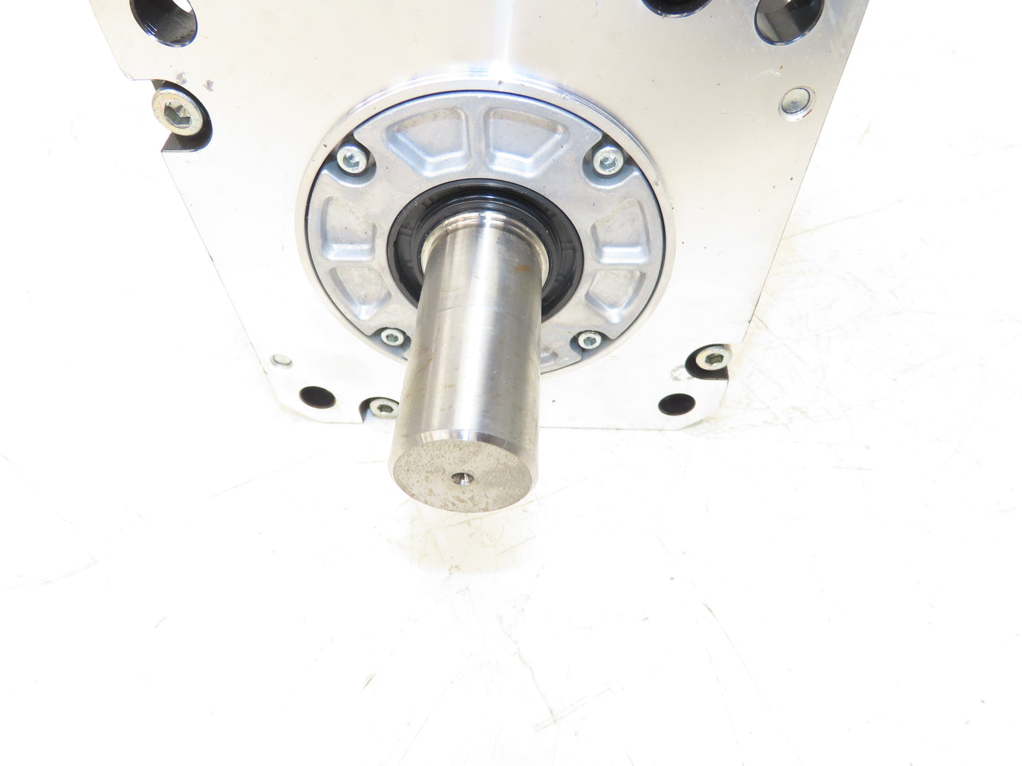 Mitsubishi HF204BS AC Servo Motor 2kw 132V 3PH 3000rpm -Plug Damaged-